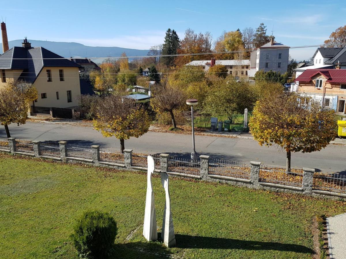 Kavarna A Penzion Reichl Kraliky Luaran gambar